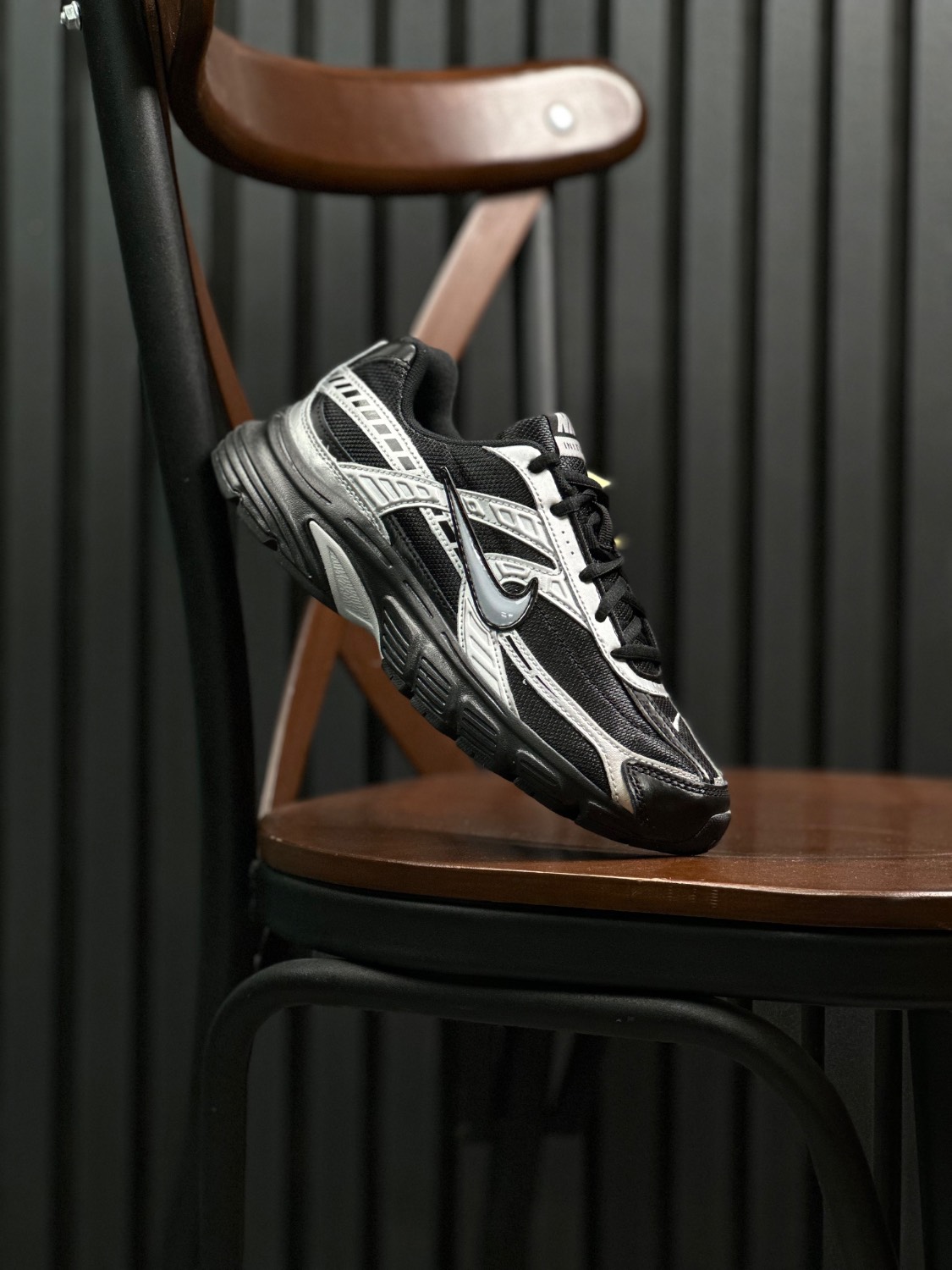 IMG_0044 Nike Initiatorکفش اسپورت کد محصولIO7597-001 - Image 1